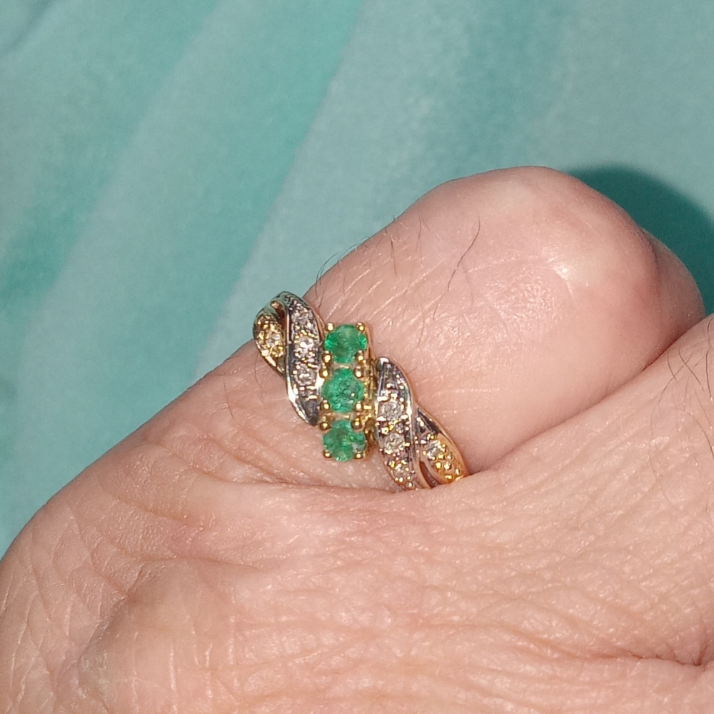 Elegant Gold, Emerald, Diamond Gemstone Ring